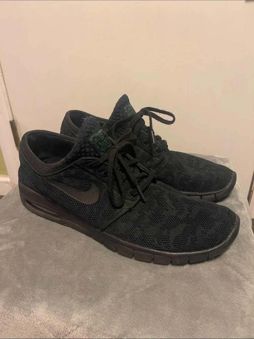 Nike Black Men's Low-Top Knit Sneakers